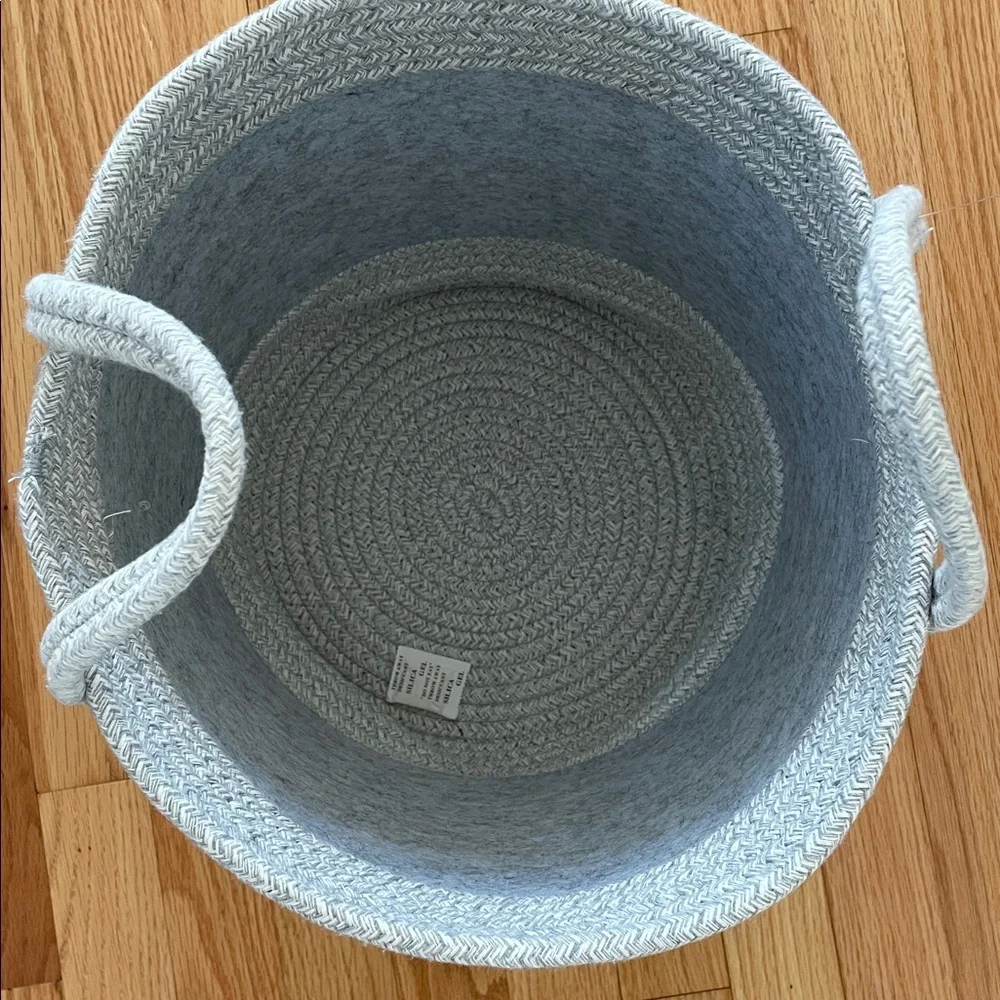NWT Heritage Living felt storage bucket.